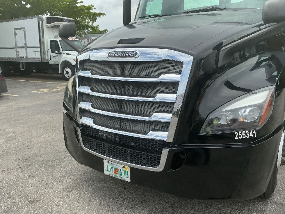 Day Cab Tractor-Heavy Duty Tractors-Freightliner-2019-T12642ST-Medley-FL-120,972\n\t\tmiles-$ 54,250 - Image 21