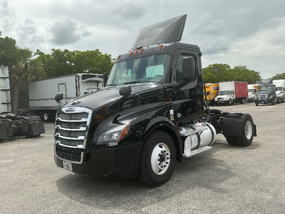 Day Cab Tractor-Heavy Duty Tractors-Freightliner-2019-T12642ST-Medley-FL-120,972\n\t\tmiles-$ 54,250 - Image 3