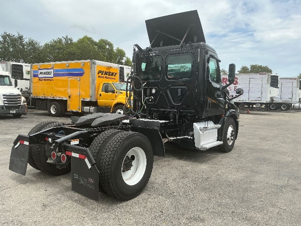 Day Cab Tractor-Heavy Duty Tractors-Freightliner-2019-T12642ST-Medley-FL-120,972\n\t\tmiles-$ 54,250 - Image 7