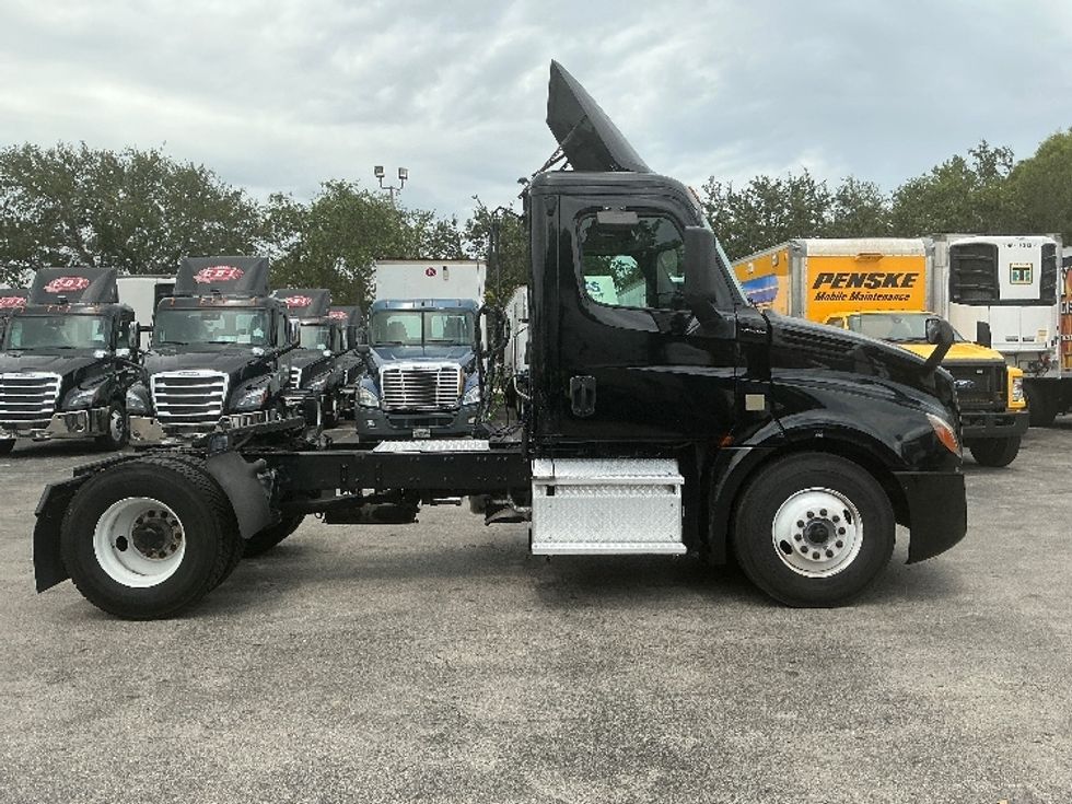 Day Cab Tractor-Heavy Duty Tractors-Freightliner-2019-T12642ST-Medley-FL-120,972\n\t\tmiles-$ 54,250 - Image 8