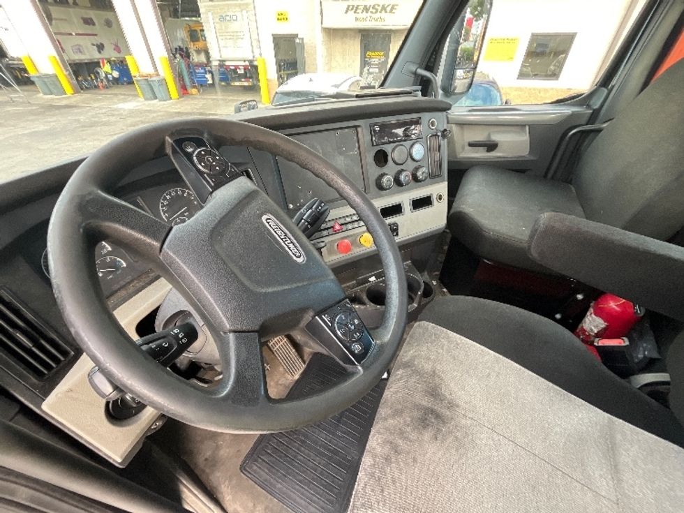 Day Cab Tractor-Heavy Duty Tractors-Freightliner-2019-T12642ST-Medley-FL-121,212\n\t\tmiles-$ 50,250 - Image 10