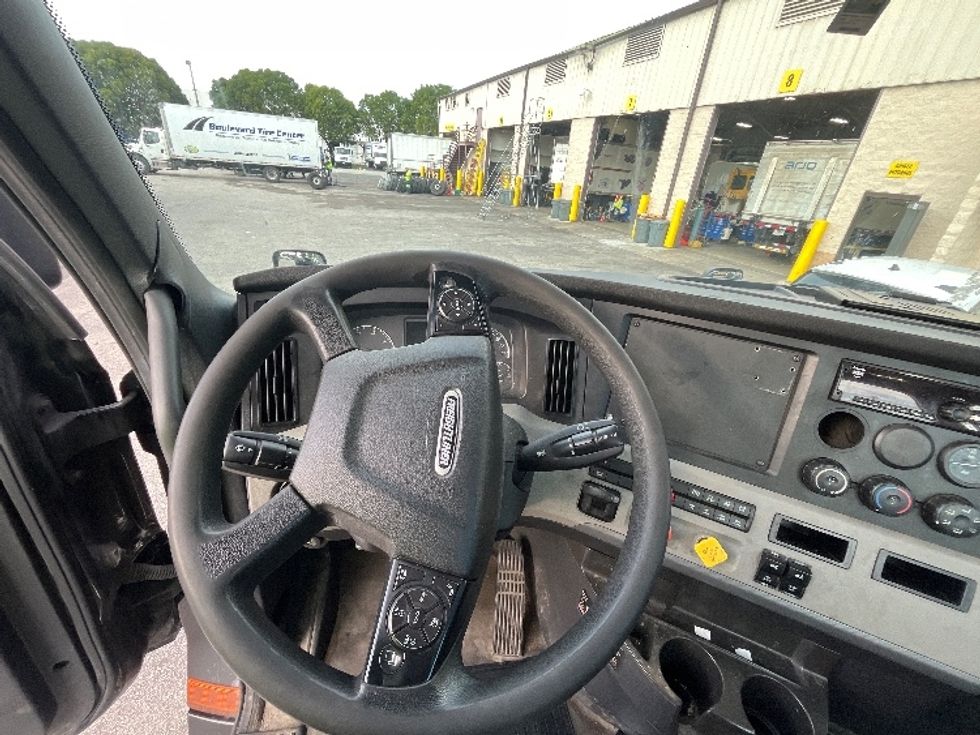 Day Cab Tractor-Heavy Duty Tractors-Freightliner-2019-T12642ST-Medley-FL-121,212\n\t\tmiles-$ 50,250 - Image 11