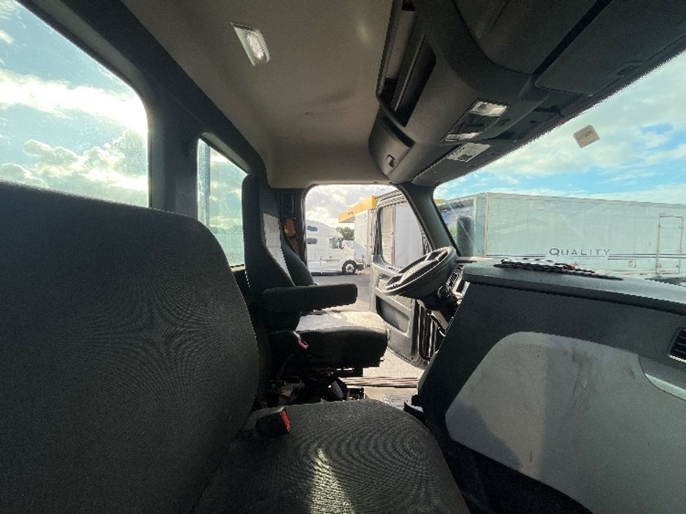 Day Cab Tractor-Heavy Duty Tractors-Freightliner-2019-T12642ST-Medley-FL-121,212\n\t\tmiles-$ 50,250 - Image 14