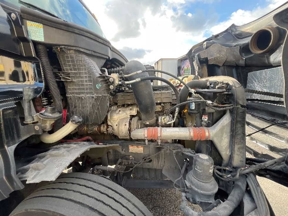 Day Cab Tractor-Heavy Duty Tractors-Freightliner-2019-T12642ST-Medley-FL-121,212\n\t\tmiles-$ 50,250 - Image 15