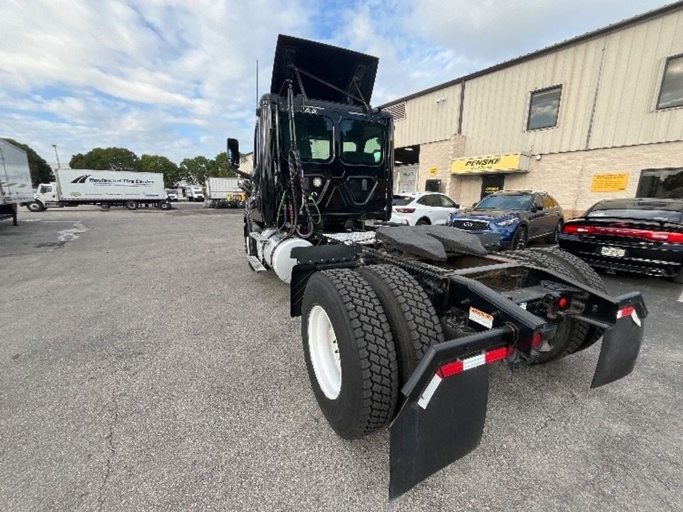 Day Cab Tractor-Heavy Duty Tractors-Freightliner-2019-T12642ST-Medley-FL-121,212\n\t\tmiles-$ 50,250 - Image 5