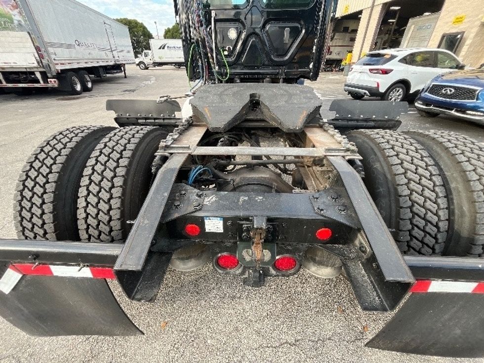 Day Cab Tractor-Heavy Duty Tractors-Freightliner-2019-T12642ST-Medley-FL-121,212\n\t\tmiles-$ 50,250 - Image 6