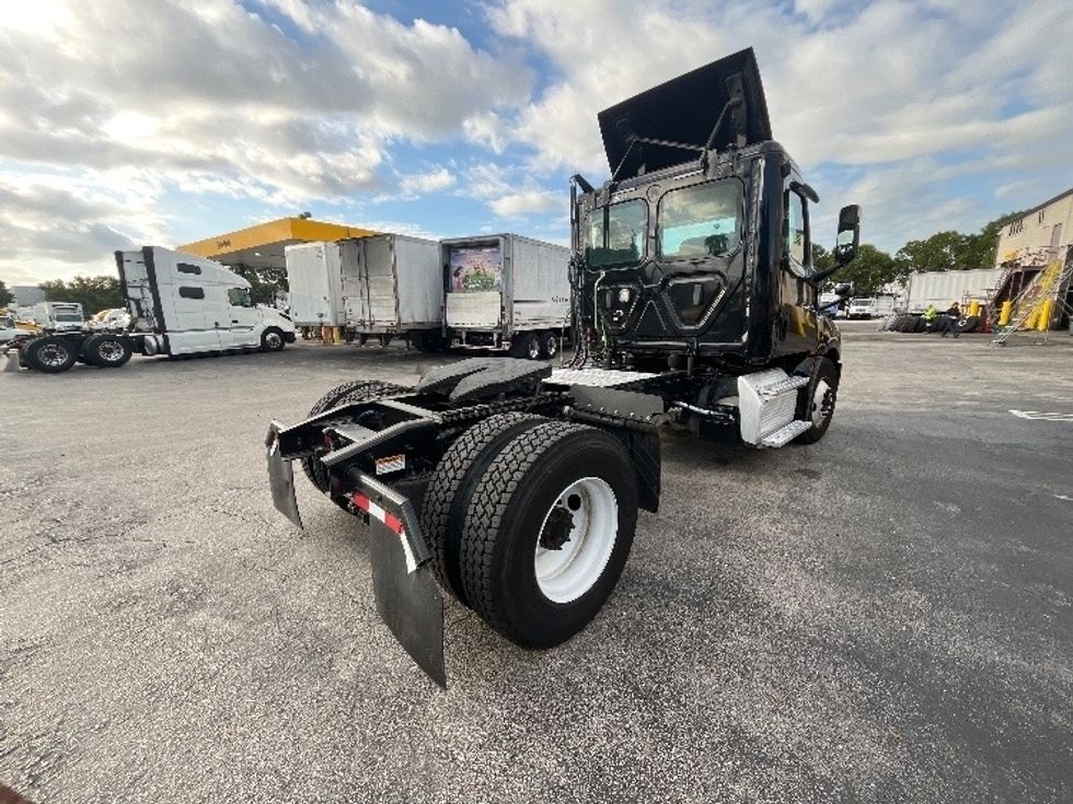 Day Cab Tractor-Heavy Duty Tractors-Freightliner-2019-T12642ST-Medley-FL-121,212\n\t\tmiles-$ 50,250 - Image 7
