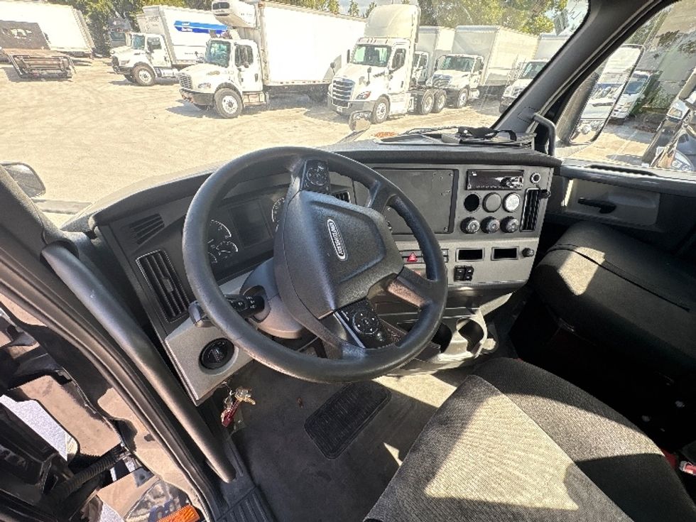 Day Cab Tractor-Heavy Duty Tractors-Freightliner-2019-T12642ST-Medley-FL-128,255\n\t\tmiles-$ 50,250 - Image 10