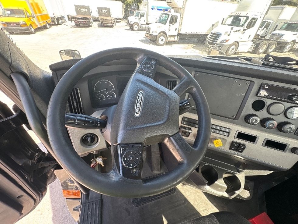 Day Cab Tractor-Heavy Duty Tractors-Freightliner-2019-T12642ST-Medley-FL-128,255\n\t\tmiles-$ 50,250 - Image 11