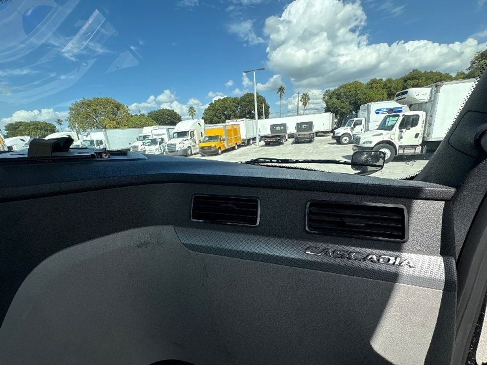 Day Cab Tractor-Heavy Duty Tractors-Freightliner-2019-T12642ST-Medley-FL-128,255\n\t\tmiles-$ 50,250 - Image 13