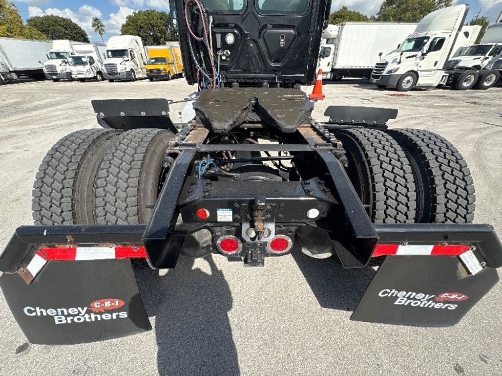 Day Cab Tractor-Heavy Duty Tractors-Freightliner-2019-T12642ST-Medley-FL-128,255\n\t\tmiles-$ 50,250 - Image 6