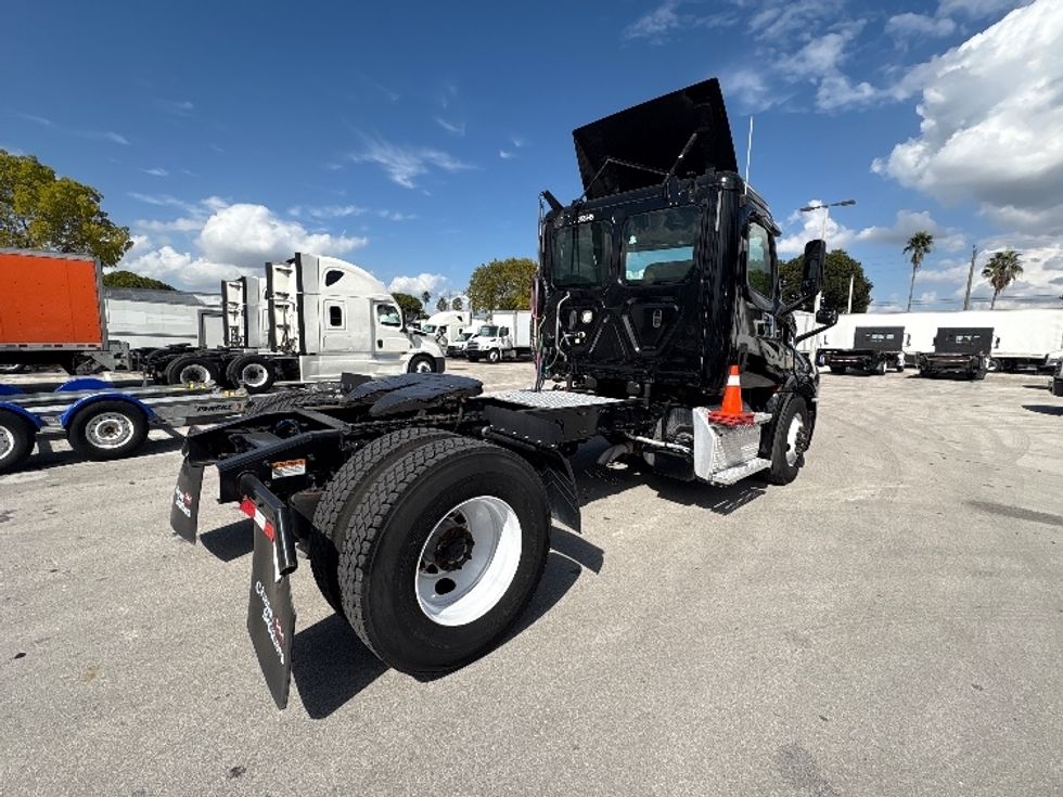 Day Cab Tractor-Heavy Duty Tractors-Freightliner-2019-T12642ST-Medley-FL-128,255\n\t\tmiles-$ 50,250 - Image 7
