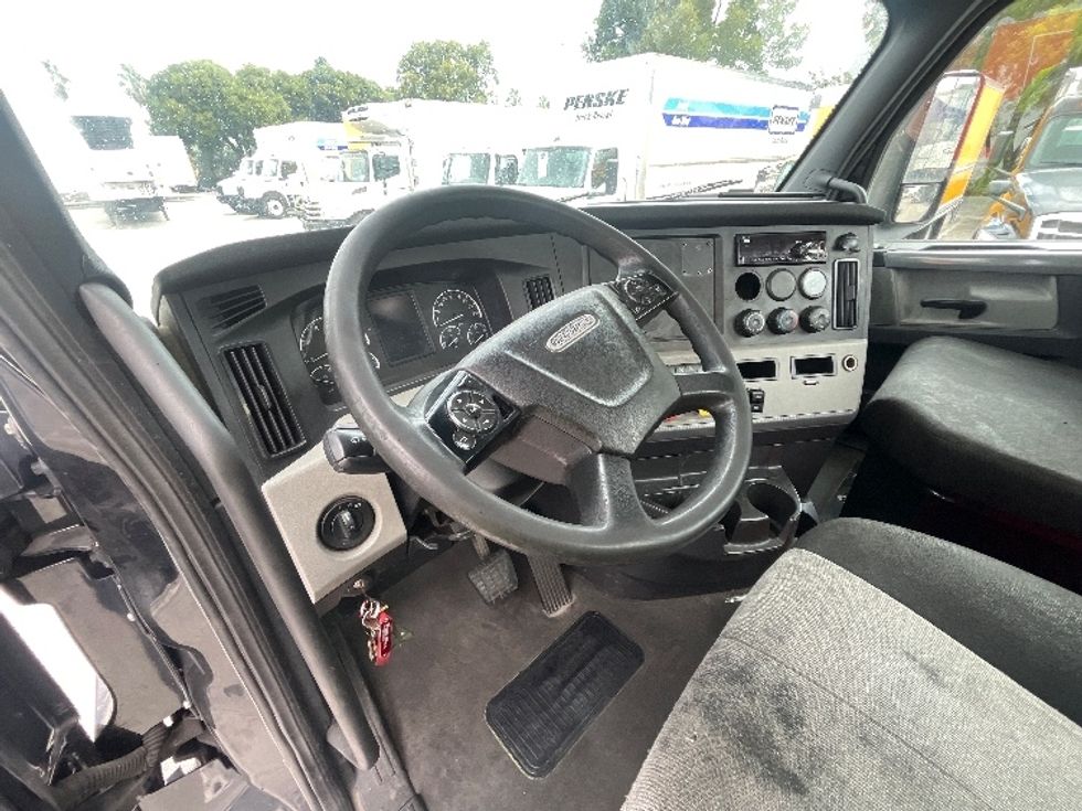 Day Cab Tractor-Heavy Duty Tractors-Freightliner-2019-T12642ST-Medley-FL-135,248\n\t\tmiles-$ 50,250 - Image 10