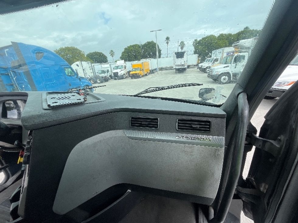 Day Cab Tractor-Heavy Duty Tractors-Freightliner-2019-T12642ST-Medley-FL-135,248\n\t\tmiles-$ 50,250 - Image 13