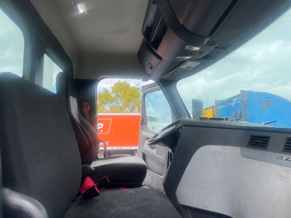 Day Cab Tractor-Heavy Duty Tractors-Freightliner-2019-T12642ST-Medley-FL-135,248\n\t\tmiles-$ 50,250 - Image 14