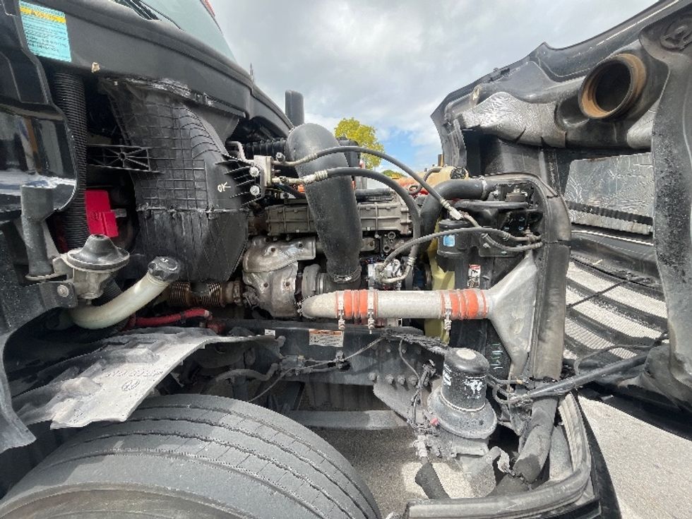 Day Cab Tractor-Heavy Duty Tractors-Freightliner-2019-T12642ST-Medley-FL-135,248\n\t\tmiles-$ 50,250 - Image 15