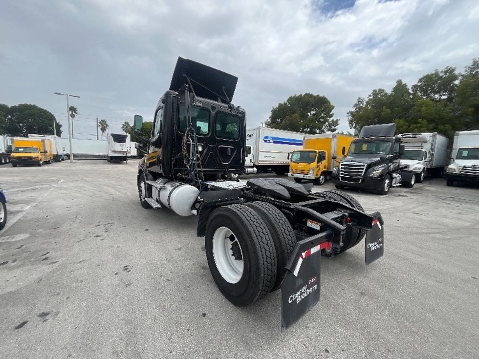 Day Cab Tractor-Heavy Duty Tractors-Freightliner-2019-T12642ST-Medley-FL-135,248\n\t\tmiles-$ 50,250 - Image 5