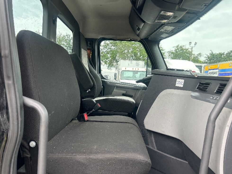 Day Cab Tractor-Heavy Duty Tractors-Freightliner-2019-T12642ST-Medley-FL-138,319\n\t\tmiles-$ 43,250 - Image 14