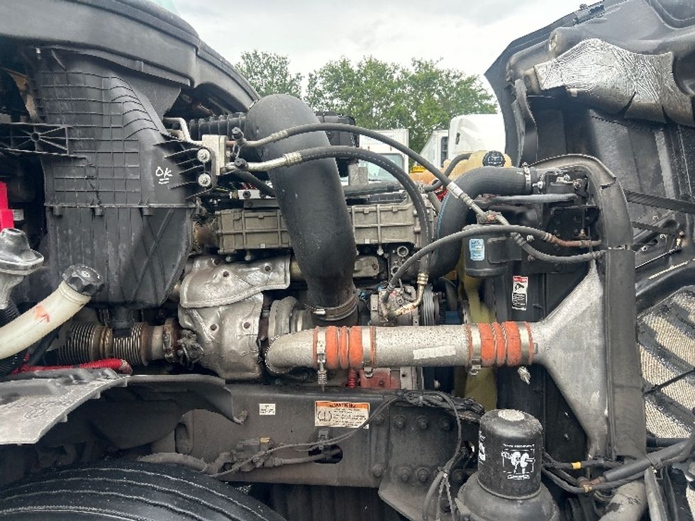 Day Cab Tractor-Heavy Duty Tractors-Freightliner-2019-T12642ST-Medley-FL-138,319\n\t\tmiles-$ 43,250 - Image 15