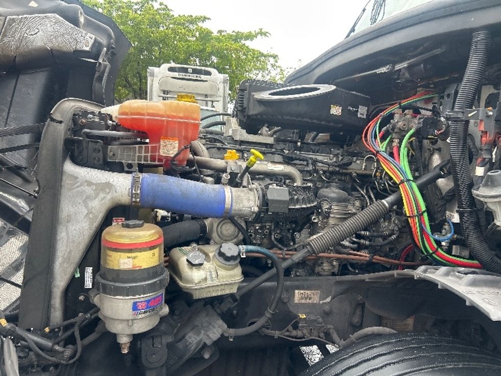 Day Cab Tractor-Heavy Duty Tractors-Freightliner-2019-T12642ST-Medley-FL-138,319\n\t\tmiles-$ 43,250 - Image 16