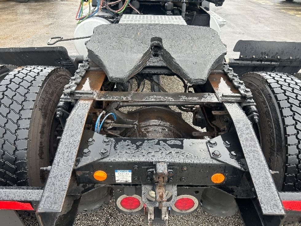 Day Cab Tractor-Heavy Duty Tractors-Freightliner-2019-T12642ST-Medley-FL-138,319\n\t\tmiles-$ 43,250 - Image 6