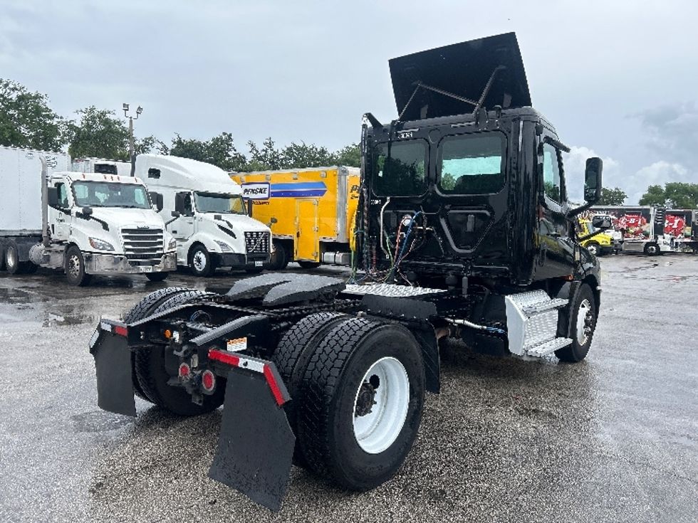 Day Cab Tractor-Heavy Duty Tractors-Freightliner-2019-T12642ST-Medley-FL-138,319\n\t\tmiles-$ 43,250 - Image 7