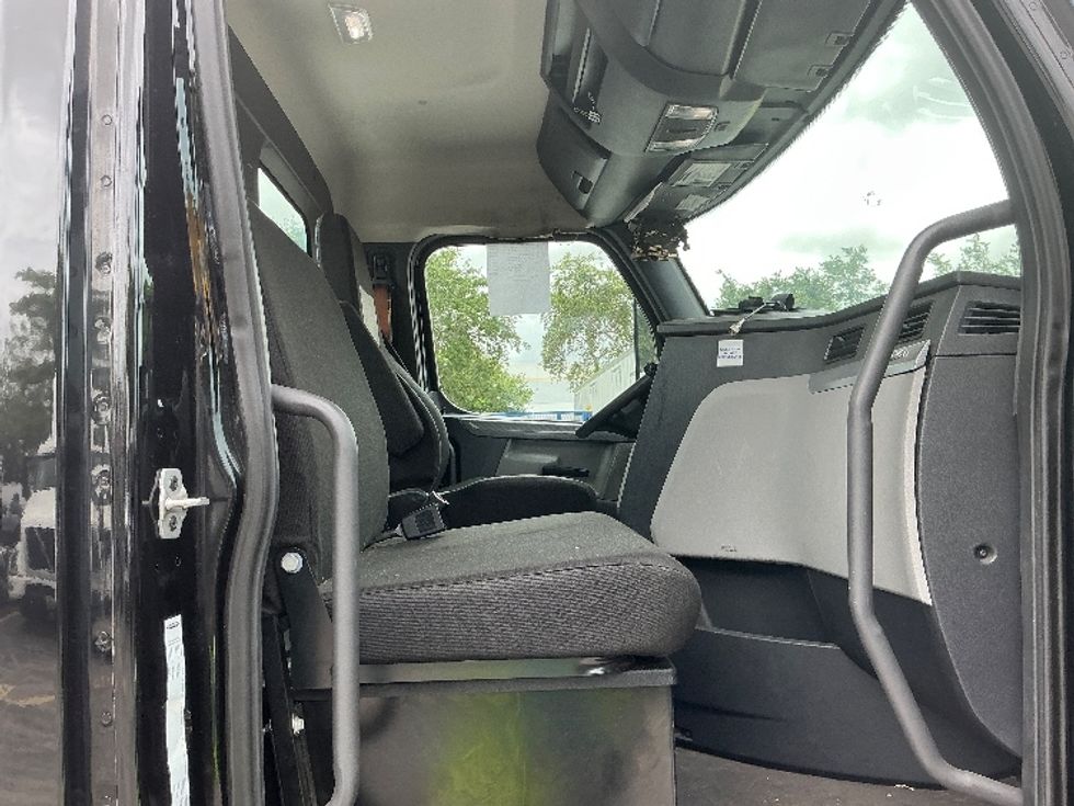Day Cab Tractor-Heavy Duty Tractors-Freightliner-2019-T12642ST-Medley-FL-141,493\n\t\tmiles-$ 44,500 - Image 14