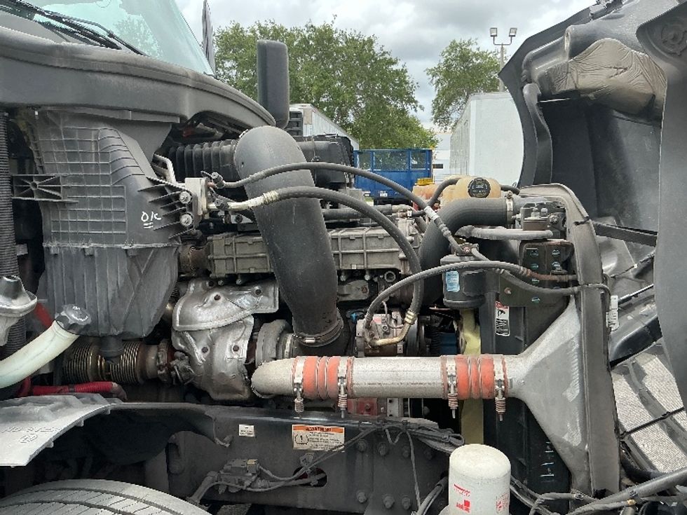 Day Cab Tractor-Heavy Duty Tractors-Freightliner-2019-T12642ST-Medley-FL-141,493\n\t\tmiles-$ 44,500 - Image 15