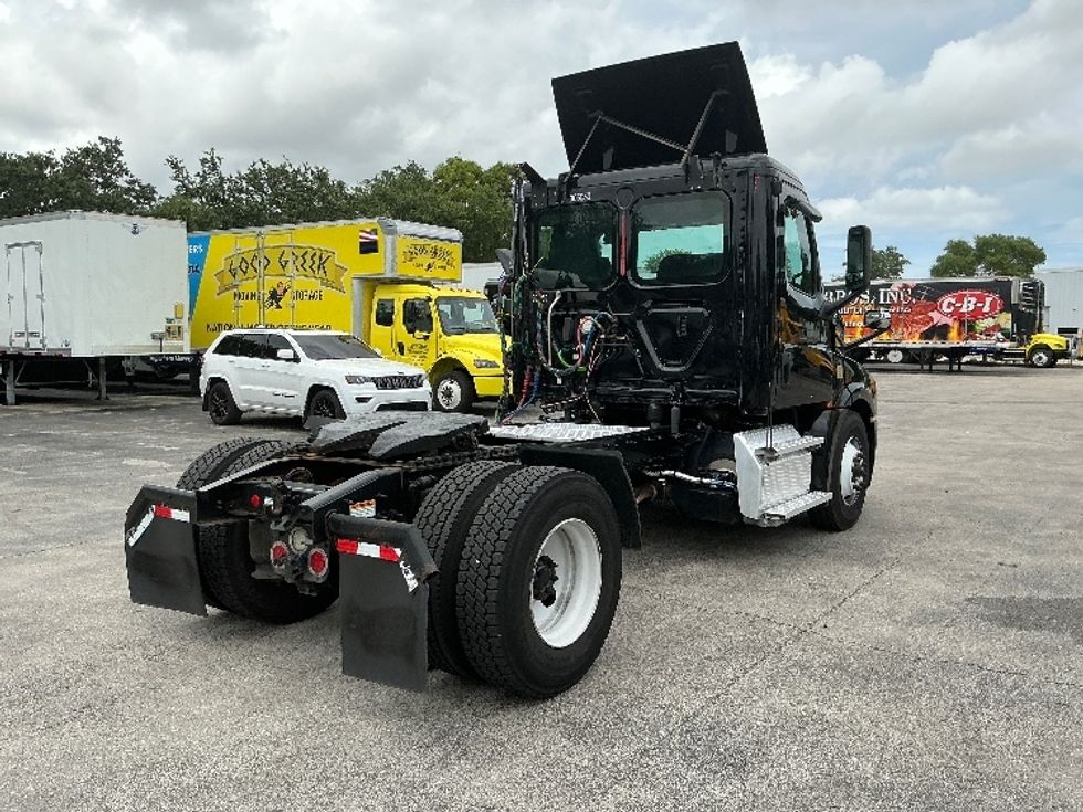 Day Cab Tractor-Heavy Duty Tractors-Freightliner-2019-T12642ST-Medley-FL-141,493\n\t\tmiles-$ 44,500 - Image 7