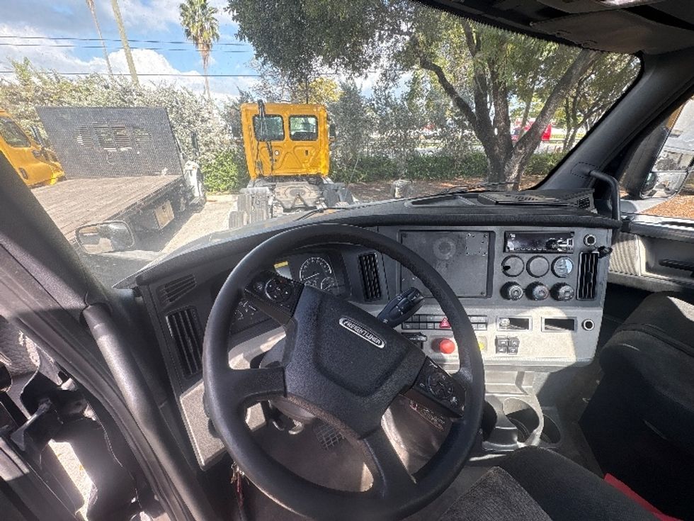 Day Cab Tractor-Heavy Duty Tractors-Freightliner-2019-T12642ST-Medley-FL-141,929\n\t\tmiles-$ 43,750 - Image 10