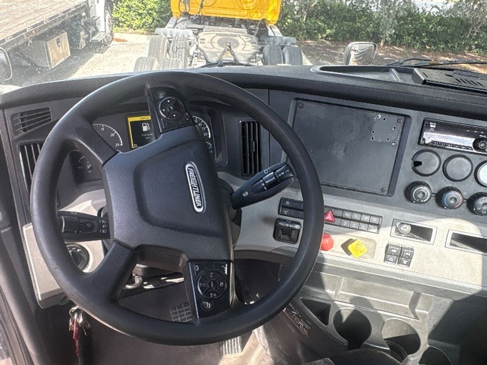 Day Cab Tractor-Heavy Duty Tractors-Freightliner-2019-T12642ST-Medley-FL-141,929\n\t\tmiles-$ 43,750 - Image 11