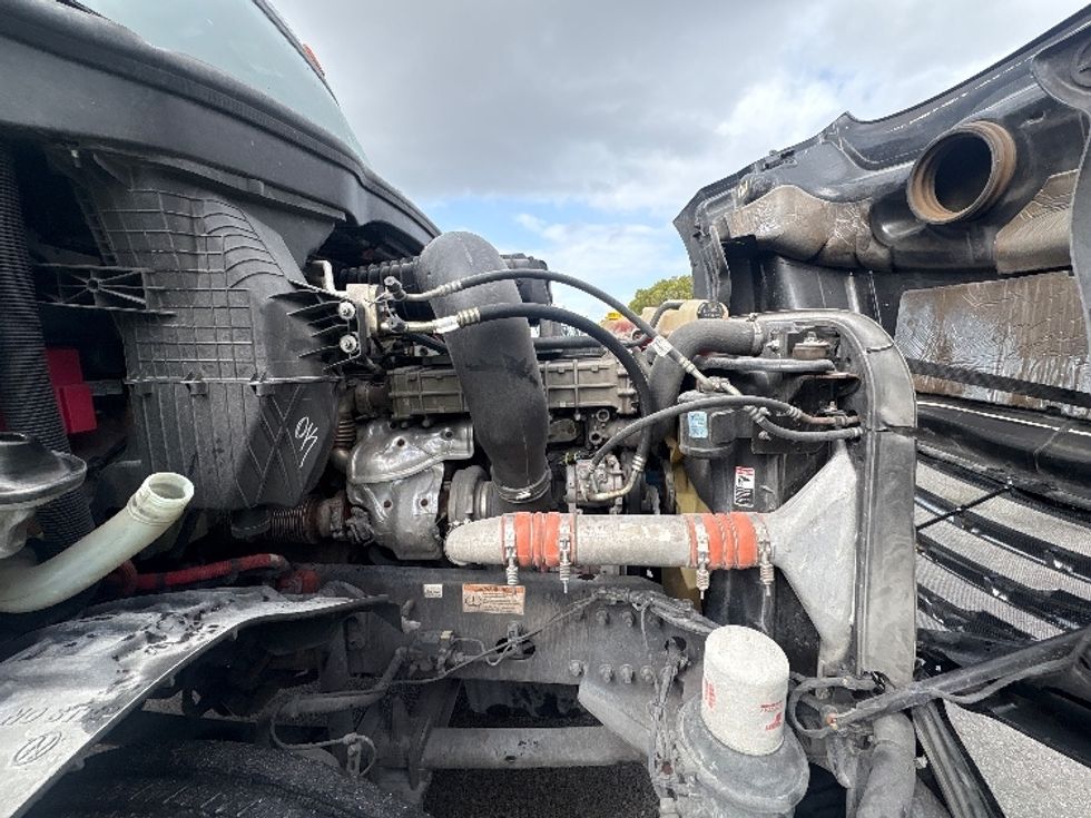 Day Cab Tractor-Heavy Duty Tractors-Freightliner-2019-T12642ST-Medley-FL-141,929\n\t\tmiles-$ 43,750 - Image 15