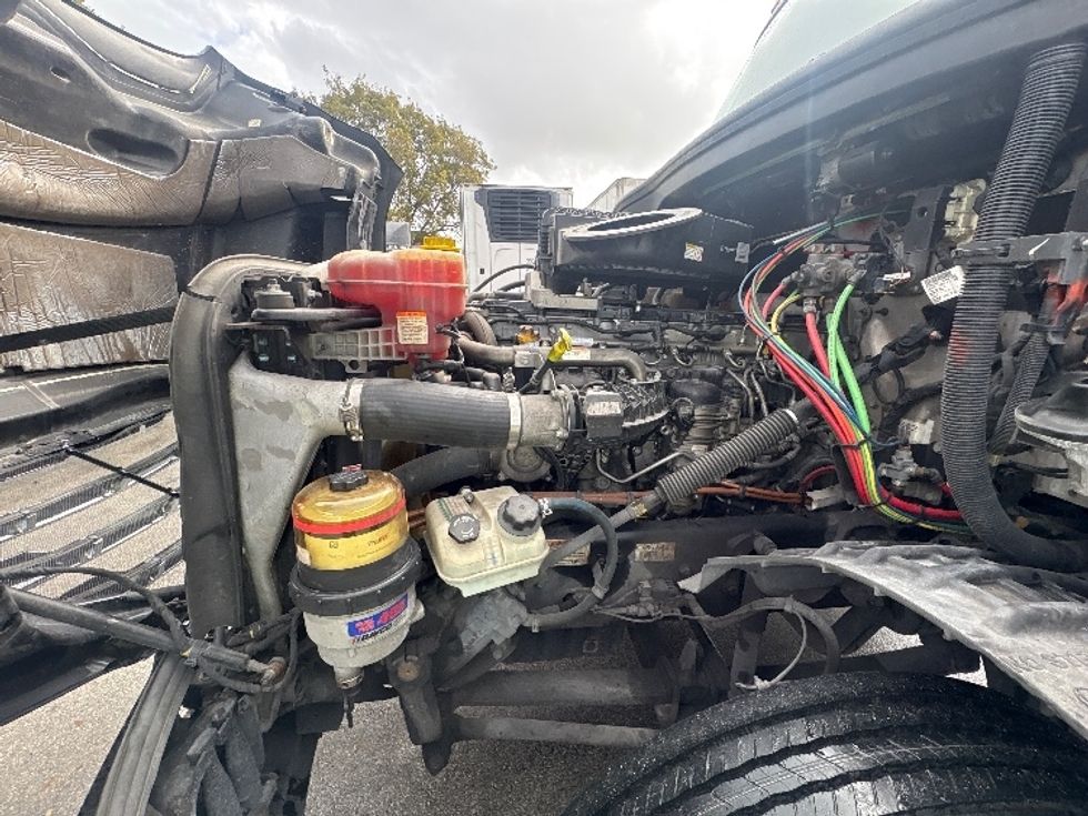 Day Cab Tractor-Heavy Duty Tractors-Freightliner-2019-T12642ST-Medley-FL-141,929\n\t\tmiles-$ 43,750 - Image 16