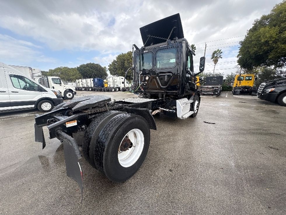 Day Cab Tractor-Heavy Duty Tractors-Freightliner-2019-T12642ST-Medley-FL-141,929\n\t\tmiles-$ 43,750 - Image 7