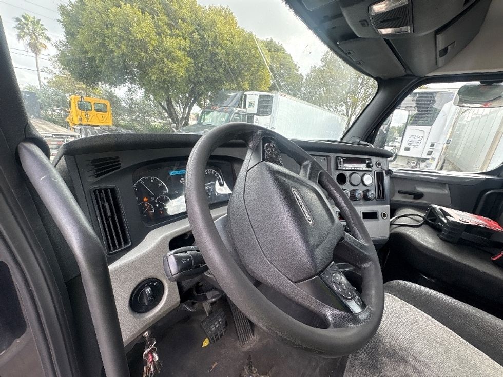 Day Cab Tractor-Heavy Duty Tractors-Freightliner-2019-T12642ST-Medley-FL-141,932\n\t\tmiles-$ 43,750 - Image 10