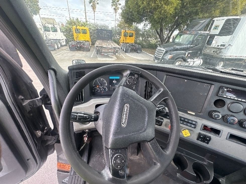 Day Cab Tractor-Heavy Duty Tractors-Freightliner-2019-T12642ST-Medley-FL-141,932\n\t\tmiles-$ 43,750 - Image 11