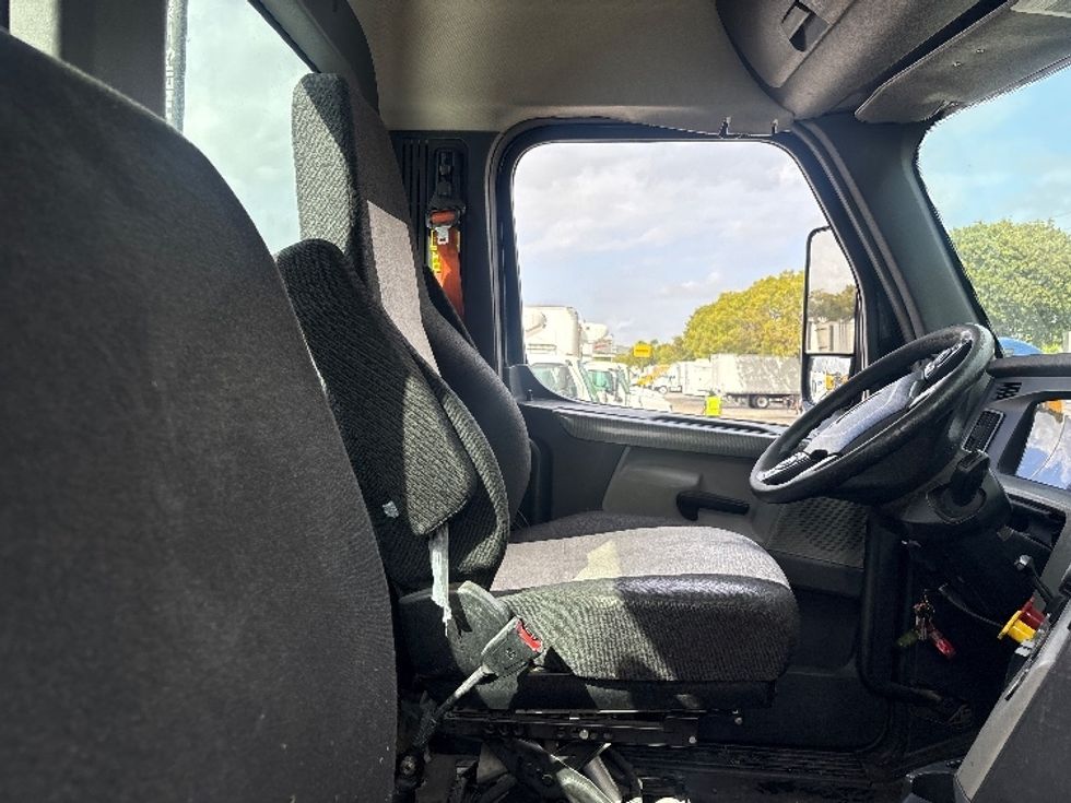 Day Cab Tractor-Heavy Duty Tractors-Freightliner-2019-T12642ST-Medley-FL-141,932\n\t\tmiles-$ 43,750 - Image 14