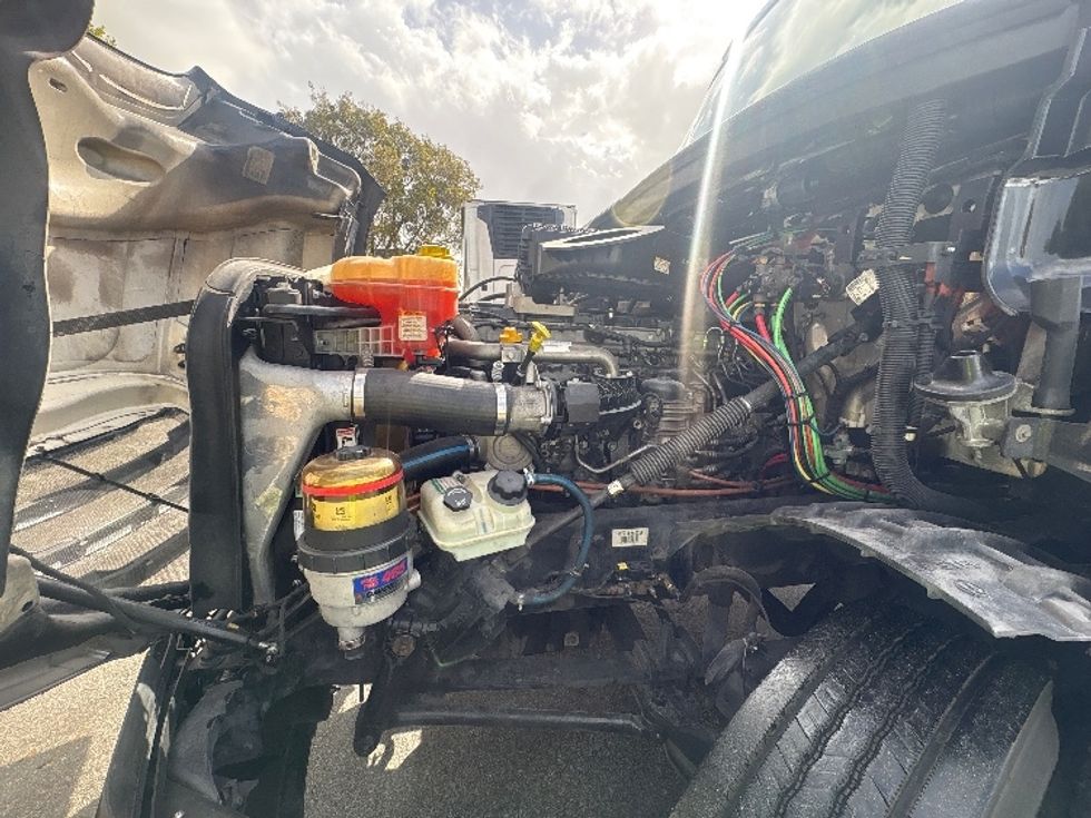 Day Cab Tractor-Heavy Duty Tractors-Freightliner-2019-T12642ST-Medley-FL-141,932\n\t\tmiles-$ 43,750 - Image 16