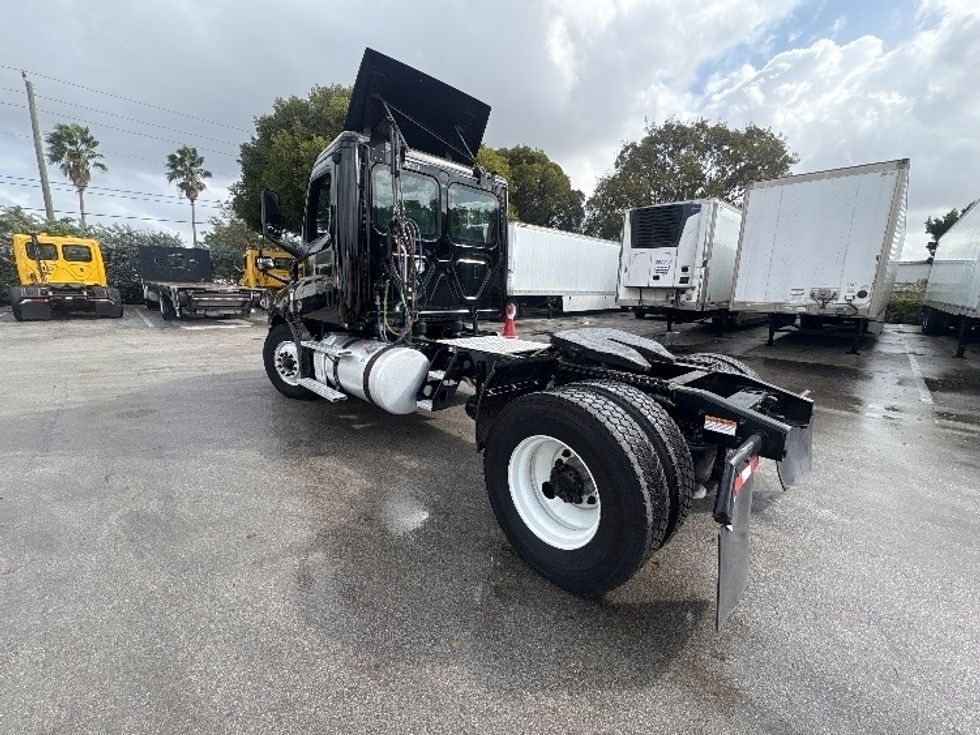 Day Cab Tractor-Heavy Duty Tractors-Freightliner-2019-T12642ST-Medley-FL-141,932\n\t\tmiles-$ 43,750 - Image 5