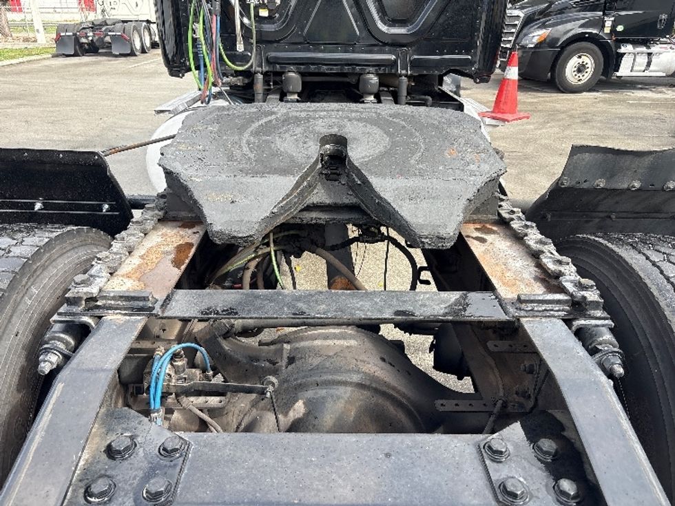 Day Cab Tractor-Heavy Duty Tractors-Freightliner-2019-T12642ST-Medley-FL-141,932\n\t\tmiles-$ 43,750 - Image 6