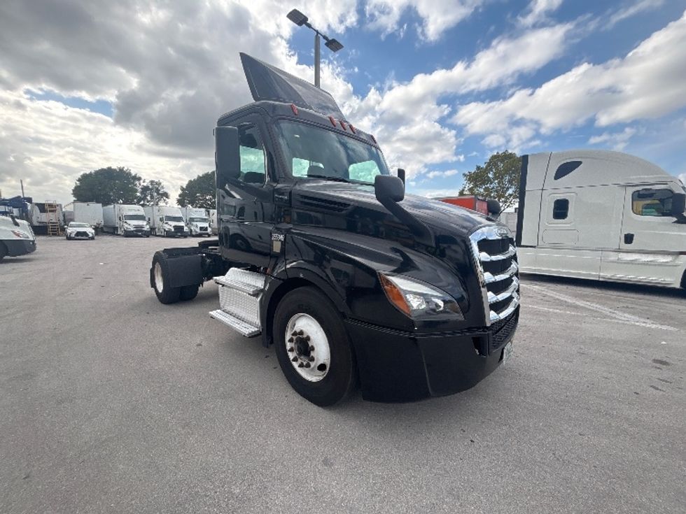 Day Cab Tractor-Heavy Duty Tractors-Freightliner-2019-T12642ST-Medley-FL-144,638\n\t\tmiles-$ 50,000 - Image 1