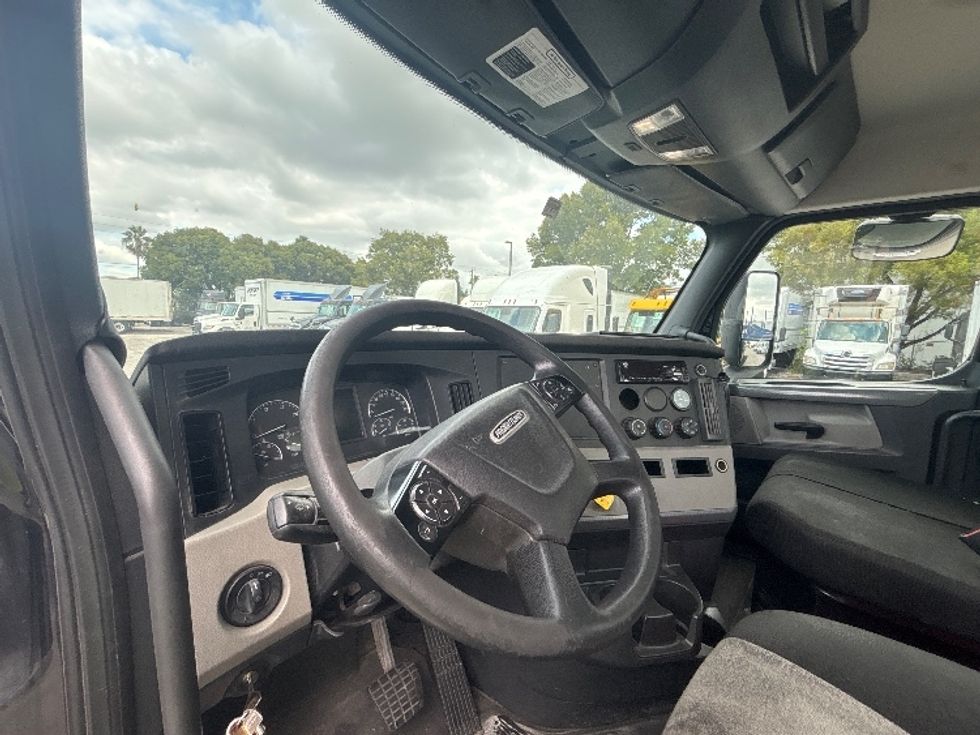 Day Cab Tractor-Heavy Duty Tractors-Freightliner-2019-T12642ST-Medley-FL-144,638\n\t\tmiles-$ 50,000 - Image 10