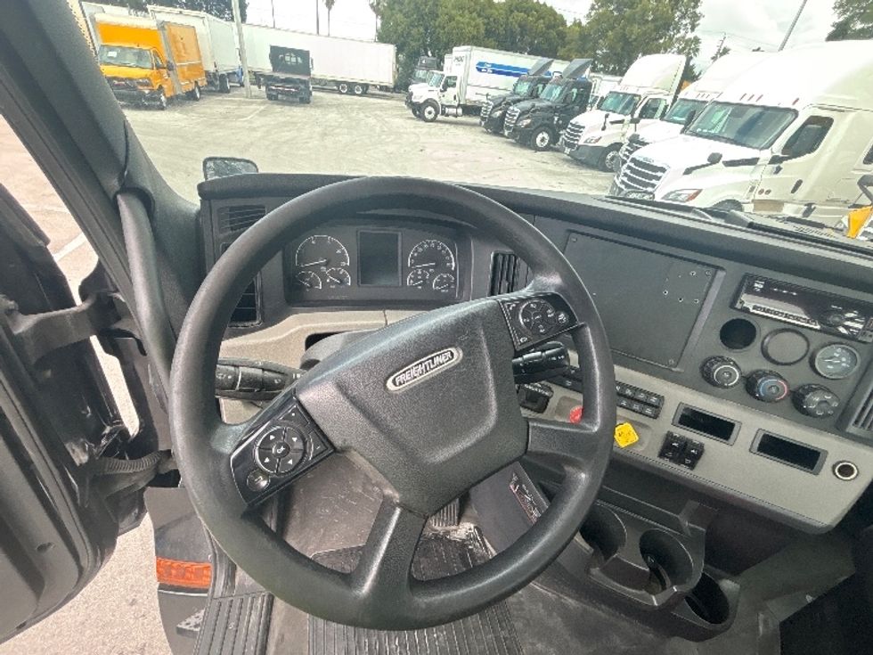 Day Cab Tractor-Heavy Duty Tractors-Freightliner-2019-T12642ST-Medley-FL-144,638\n\t\tmiles-$ 50,000 - Image 11