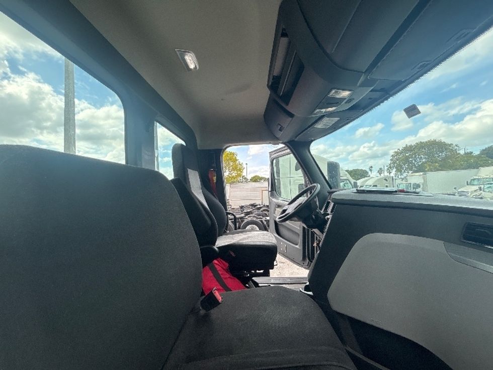 Day Cab Tractor-Heavy Duty Tractors-Freightliner-2019-T12642ST-Medley-FL-144,638\n\t\tmiles-$ 50,000 - Image 14