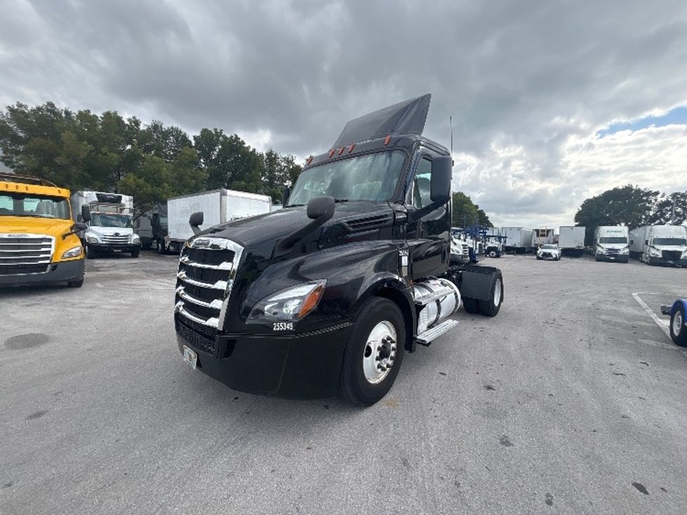 Day Cab Tractor-Heavy Duty Tractors-Freightliner-2019-T12642ST-Medley-FL-144,638\n\t\tmiles-$ 50,000 - Image 3