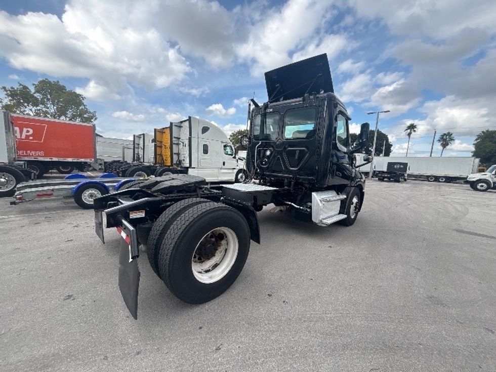 Day Cab Tractor-Heavy Duty Tractors-Freightliner-2019-T12642ST-Medley-FL-144,638\n\t\tmiles-$ 50,000 - Image 7