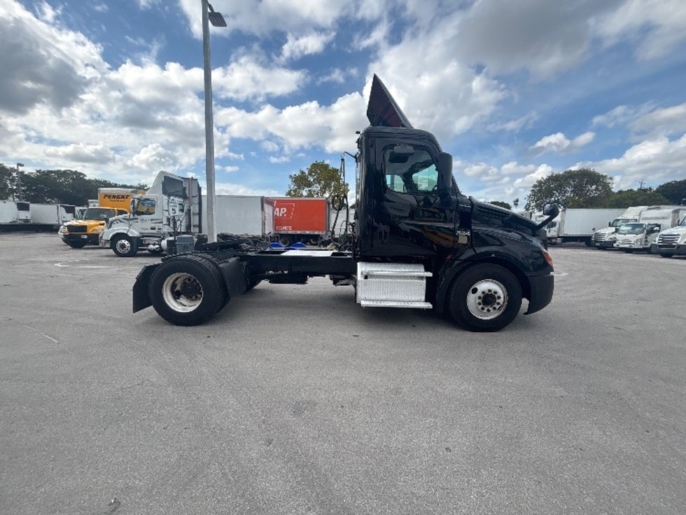 Day Cab Tractor-Heavy Duty Tractors-Freightliner-2019-T12642ST-Medley-FL-144,638\n\t\tmiles-$ 50,000 - Image 8