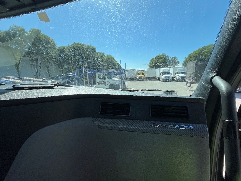 Day Cab Tractor-Heavy Duty Tractors-Freightliner-2019-T12642ST-Medley-FL-145,000\n\t\tmiles-$ 50,000 - Image 13