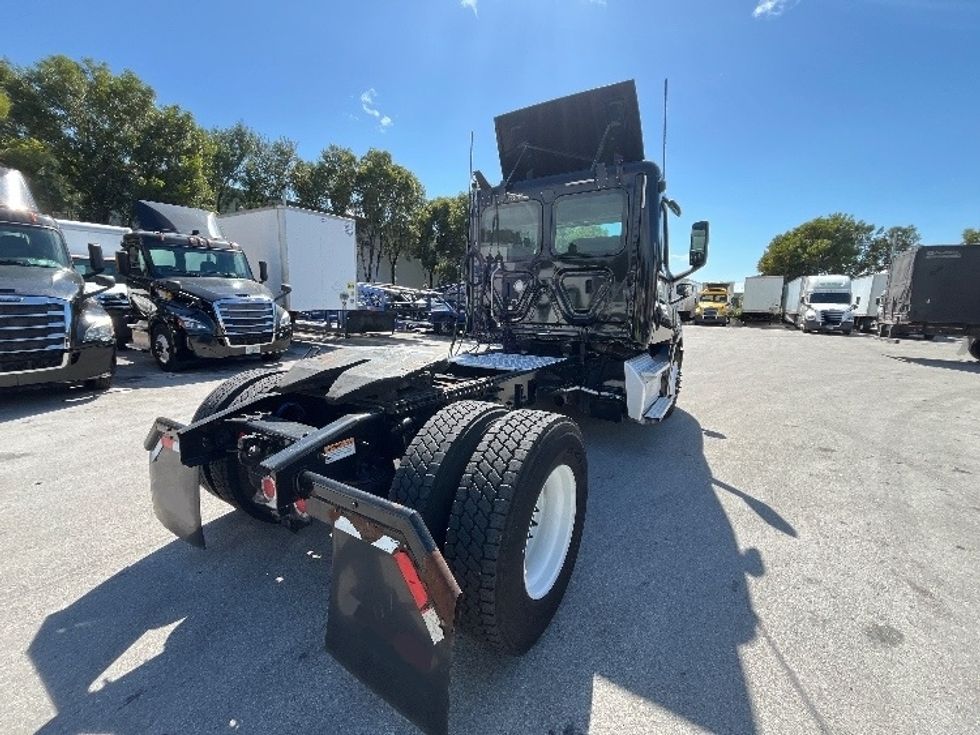 Day Cab Tractor-Heavy Duty Tractors-Freightliner-2019-T12642ST-Medley-FL-145,000\n\t\tmiles-$ 50,000 - Image 7