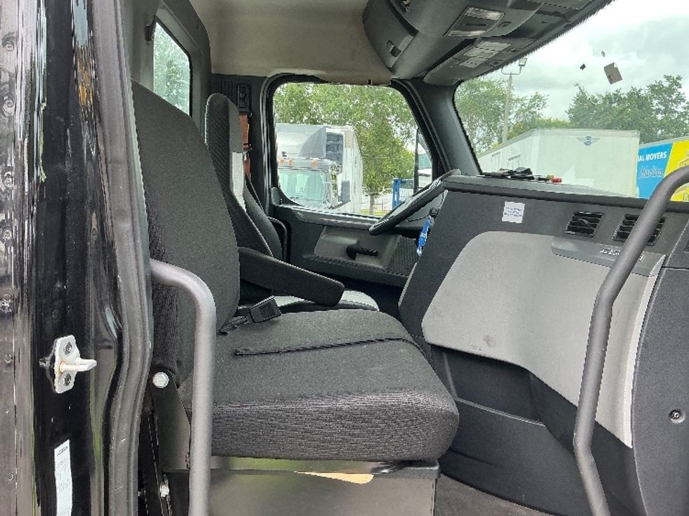 Day Cab Tractor-Heavy Duty Tractors-Freightliner-2019-T12642ST-Medley-FL-148,313\n\t\tmiles-$ 44,500 - Image 14